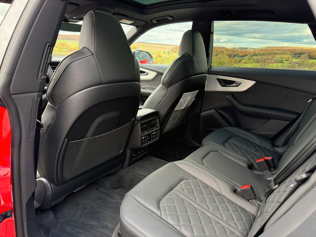 Audi SQ8 2025
