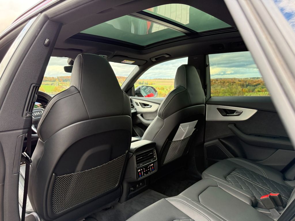 Audi SQ8 2025