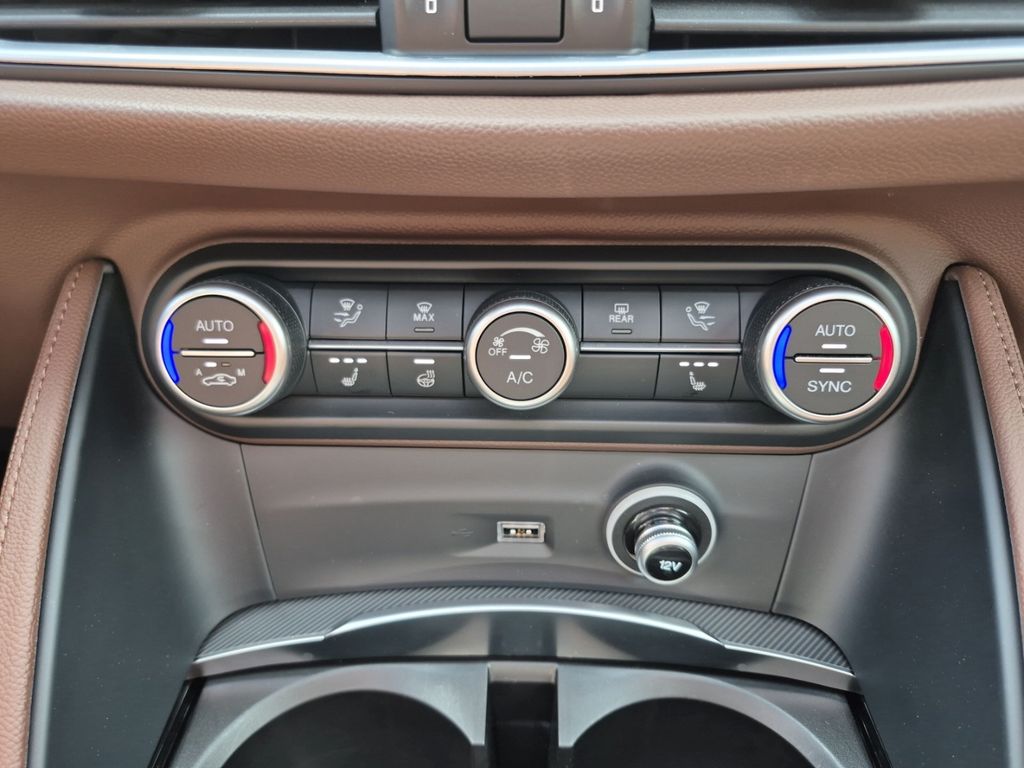 Alfa Romeo Stelvio 2021