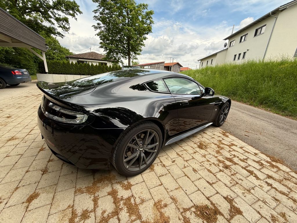 Aston Martin V8 Vantage 2015