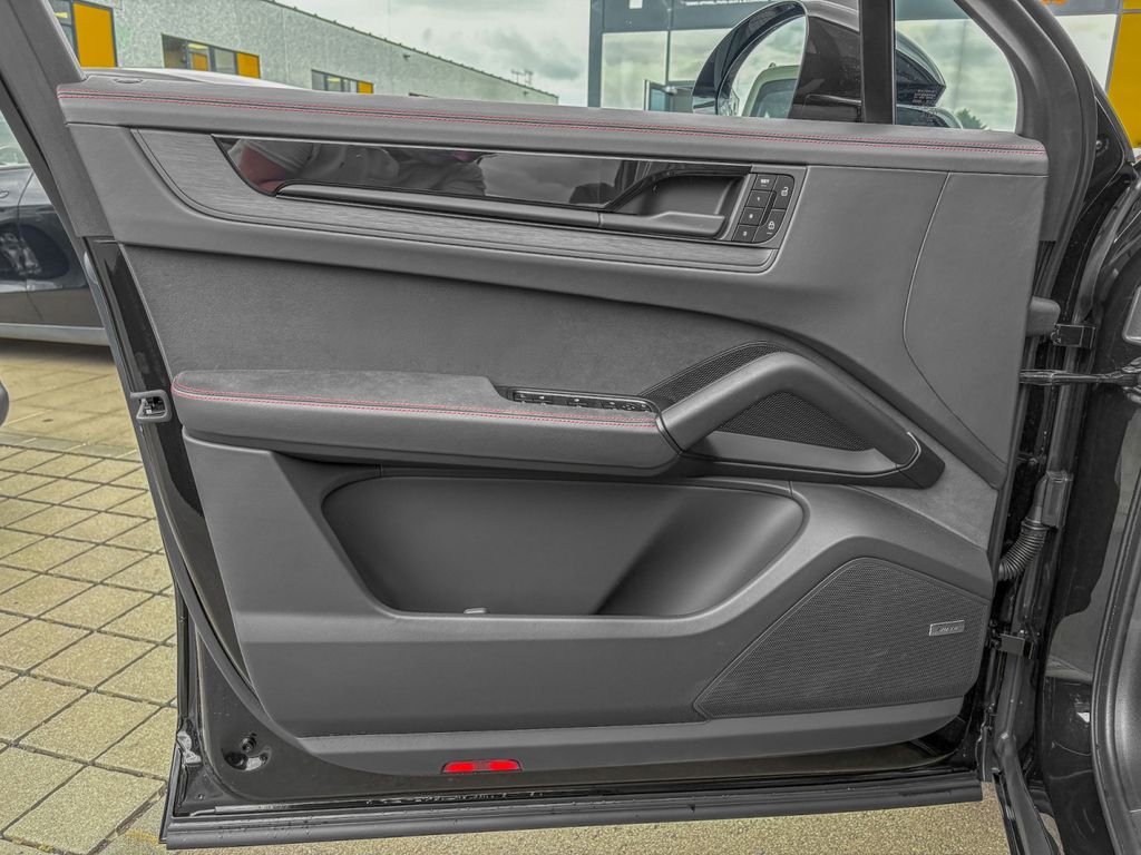 Porsche Cayenne 2025