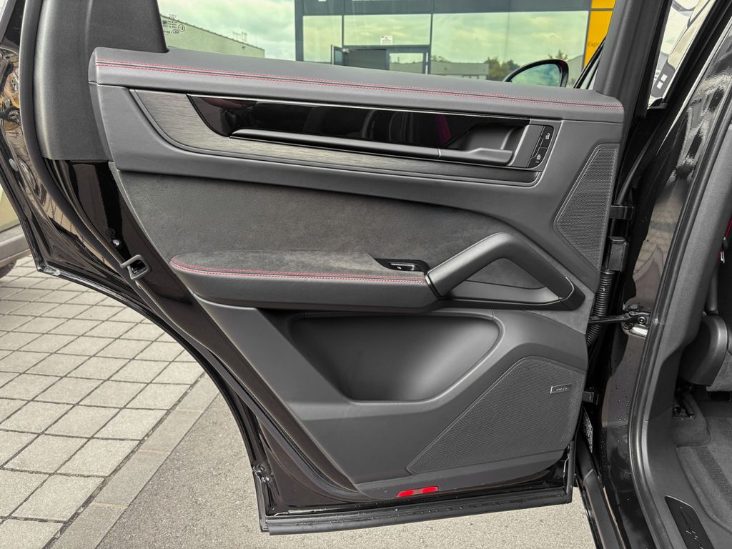 Porsche Cayenne 2025