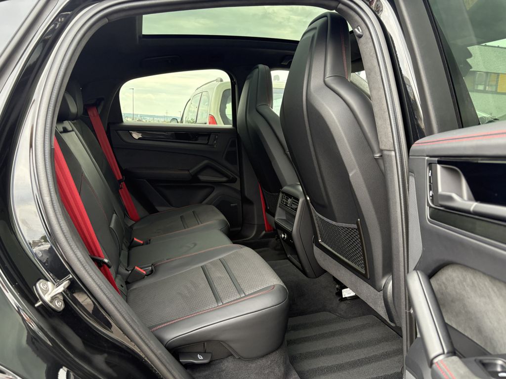 Porsche Cayenne 2025
