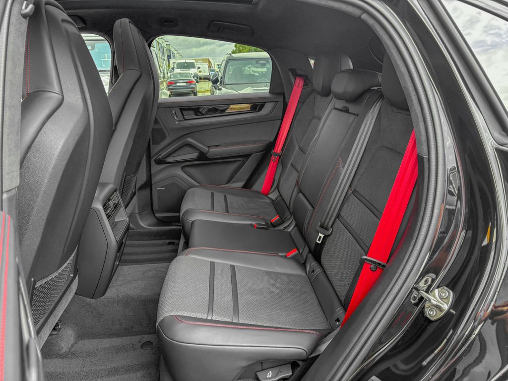 Porsche Cayenne 2025