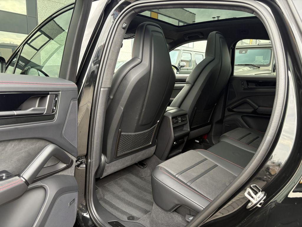 Porsche Cayenne 2025