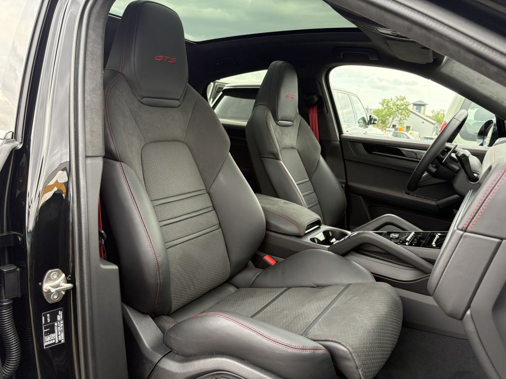 Porsche Cayenne 2025