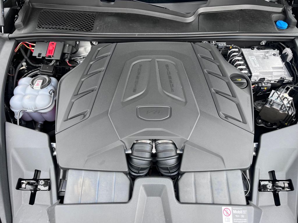 Porsche Cayenne 2025