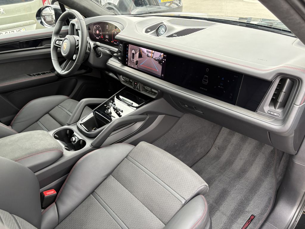 Porsche Cayenne 2025