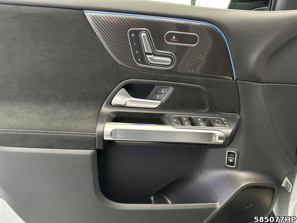 Mercedes-Benz GLB 200 2025