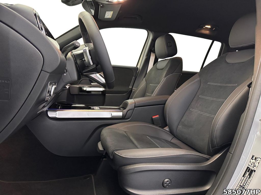 Mercedes-Benz GLB 200 2025