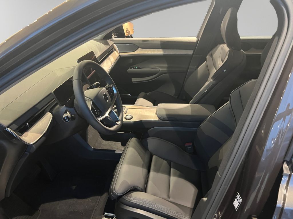 Volvo EX90