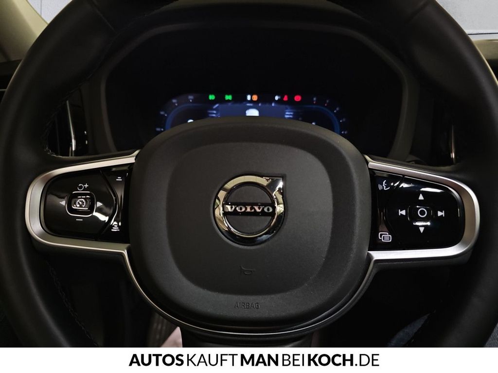 Volvo XC60 2025