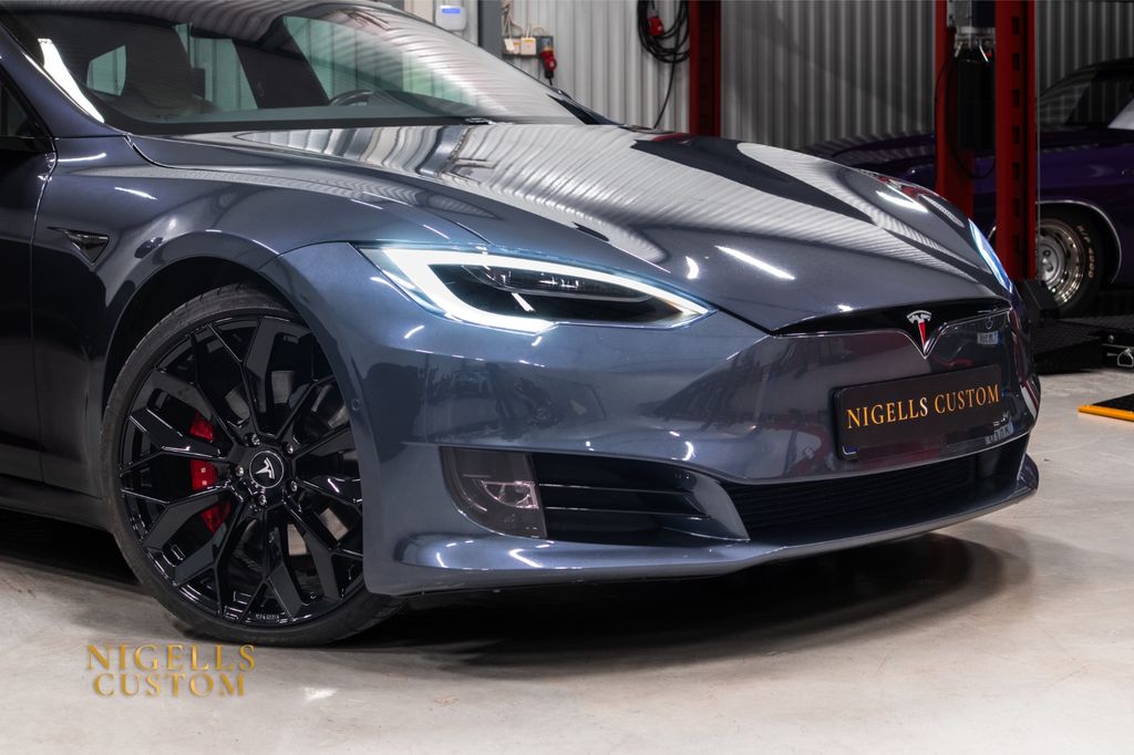 Tesla Model S 2019