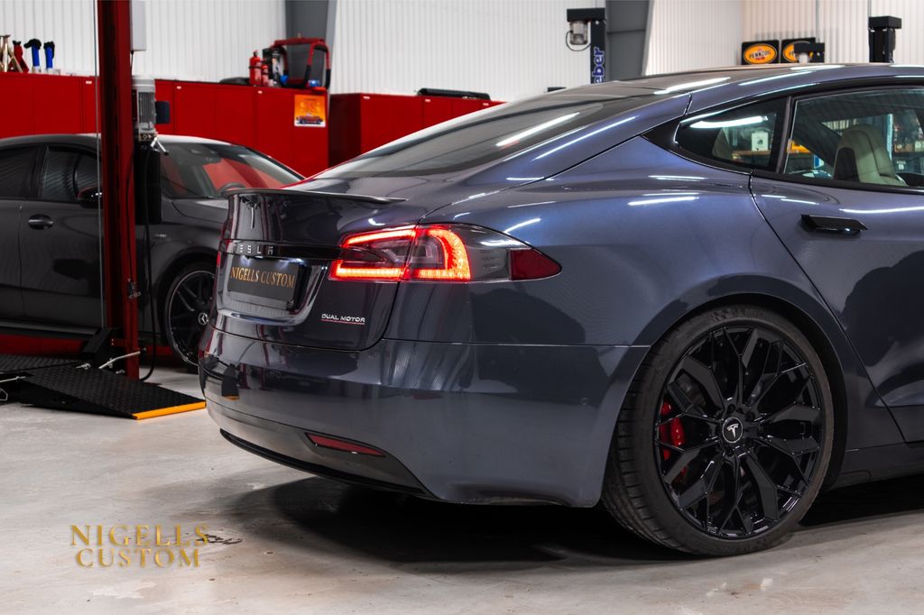 Tesla Model S 2019
