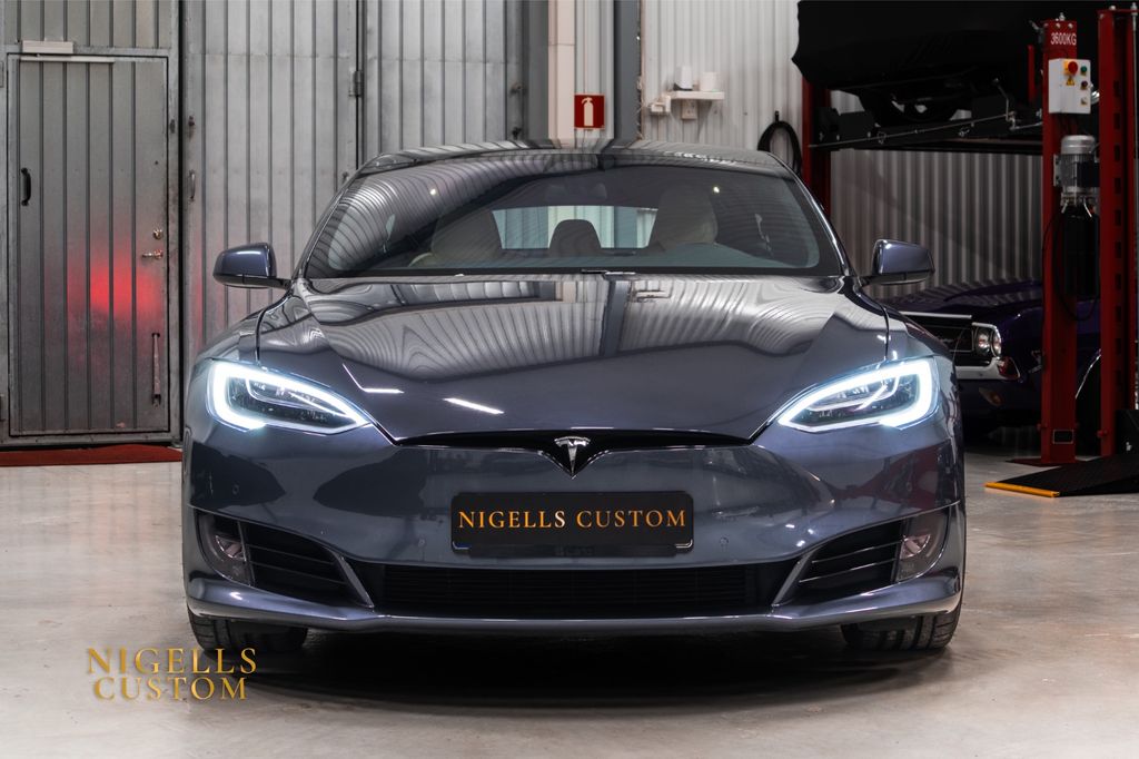 Tesla Model S 2019