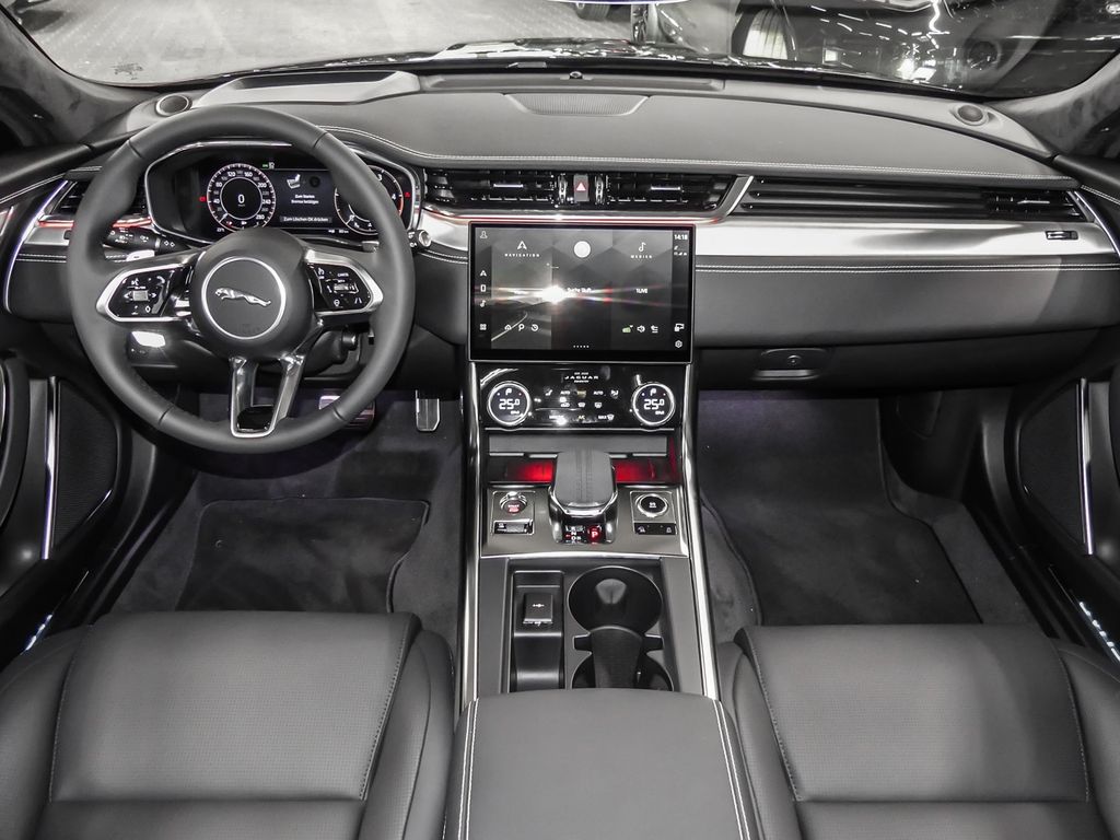 Jaguar XF 2024