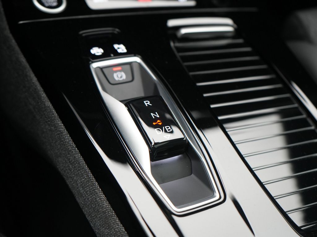 Audi Q6 e-tron 2025