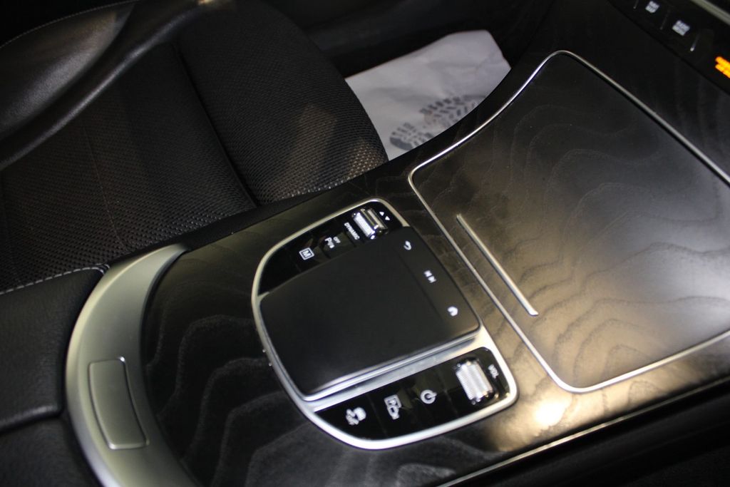 Mercedes-Benz GLC 300 2021