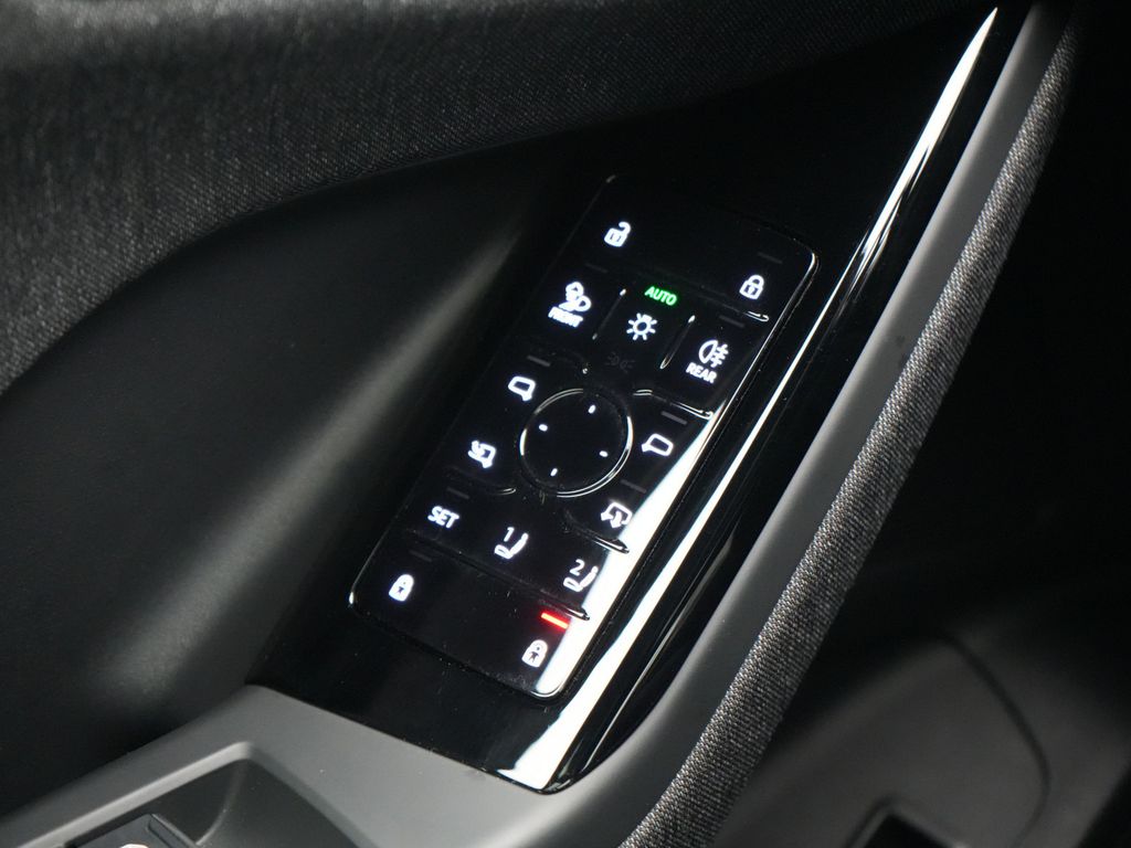 Audi Q6 e-tron 2025
