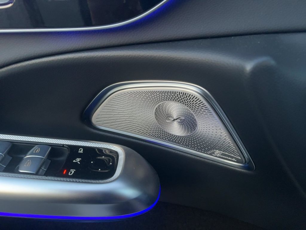 Mercedes-Benz E 300 2025