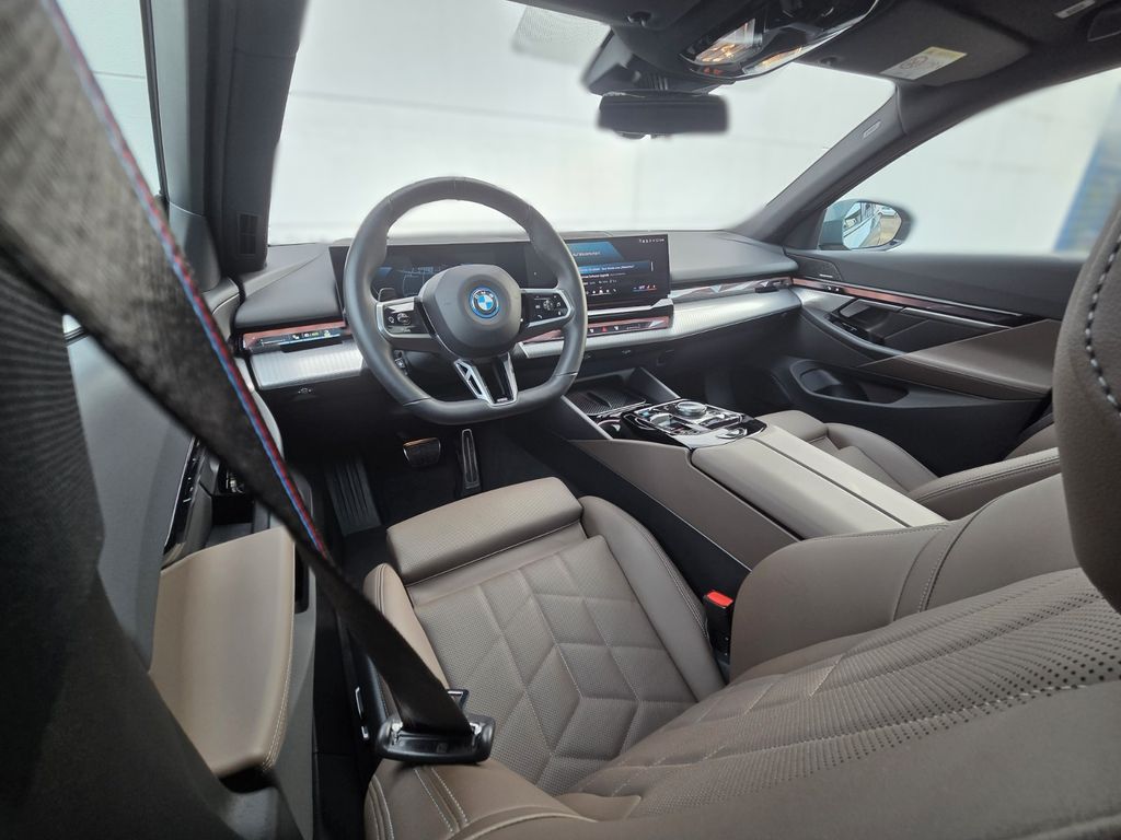 BMW i5 2025