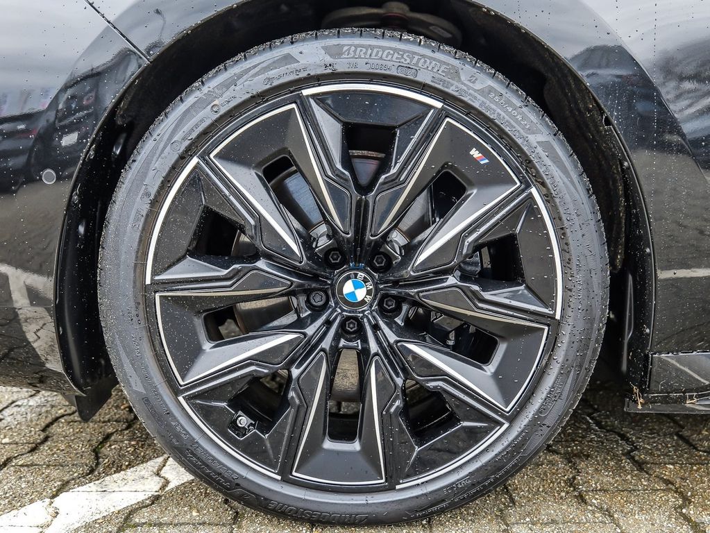 BMW i7 2024
