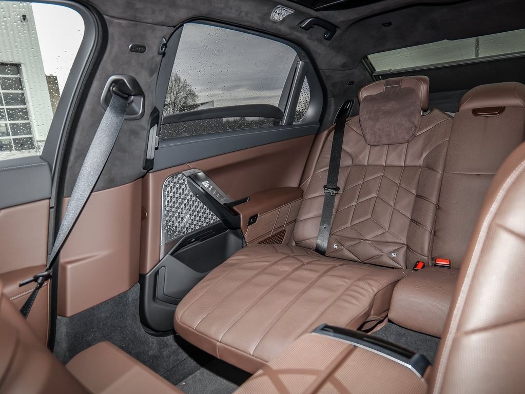 BMW i7 2024