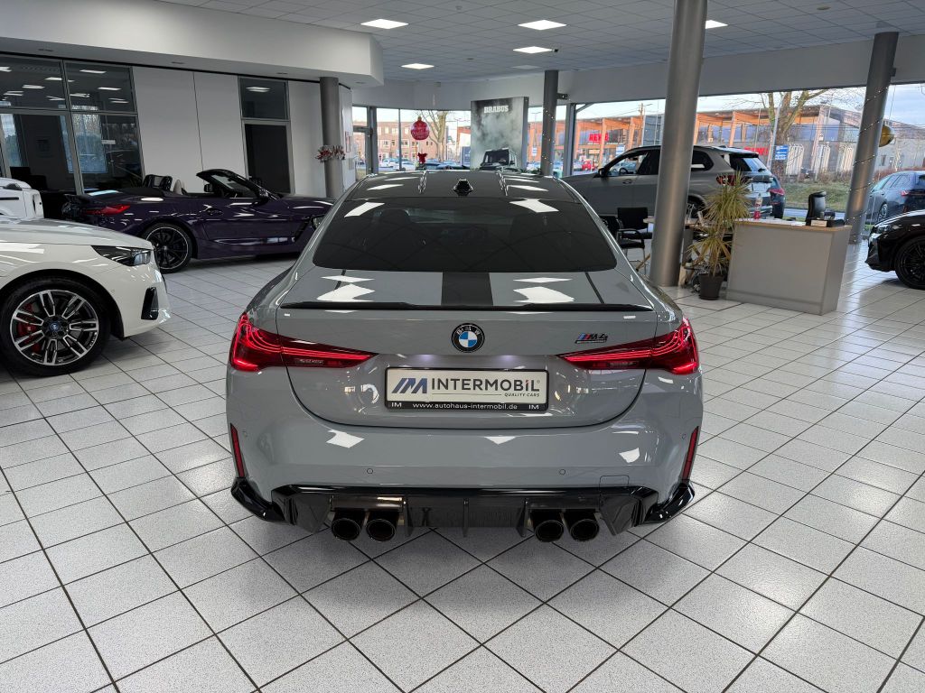 BMW M4 2025
