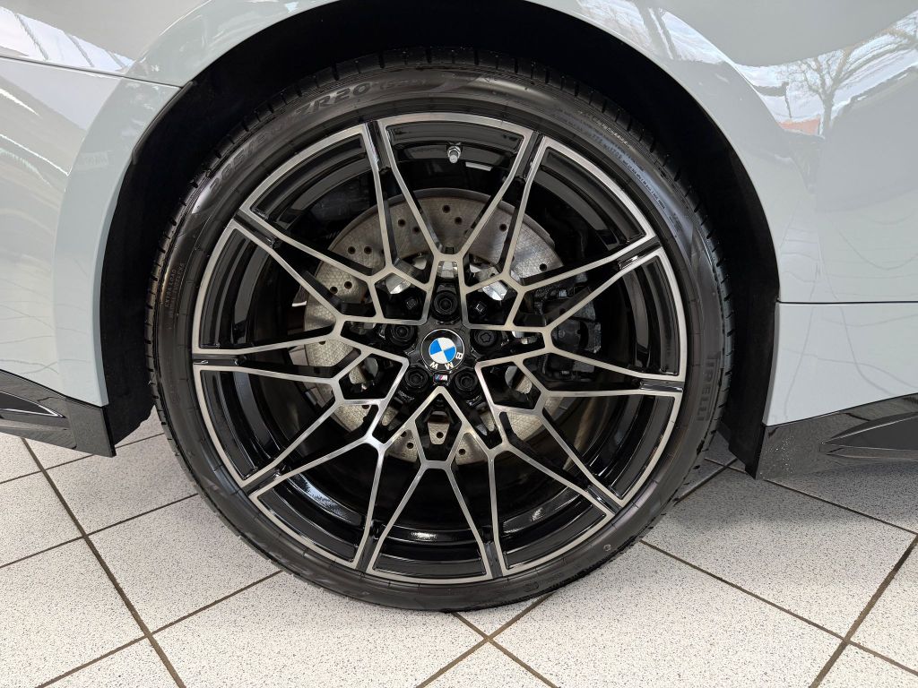 BMW M4 2025