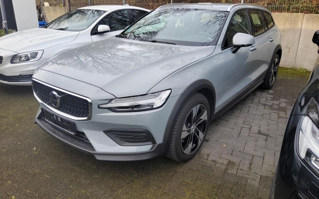 Volvo V60 Cross Country 2023