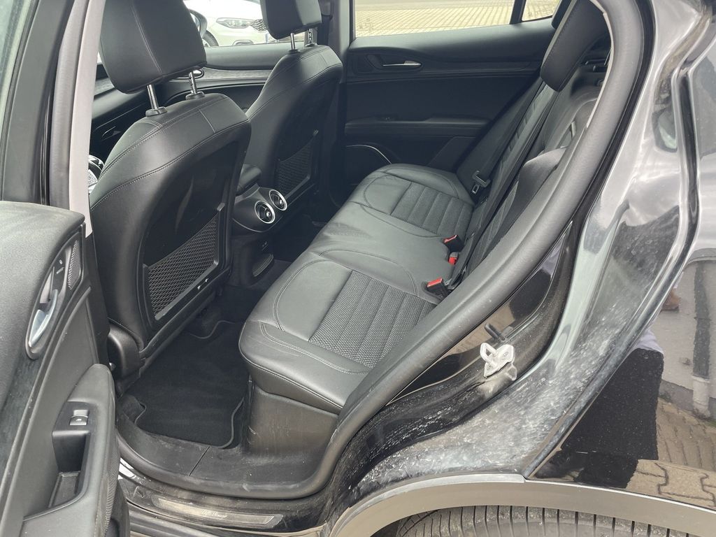 Alfa Romeo Stelvio 2021