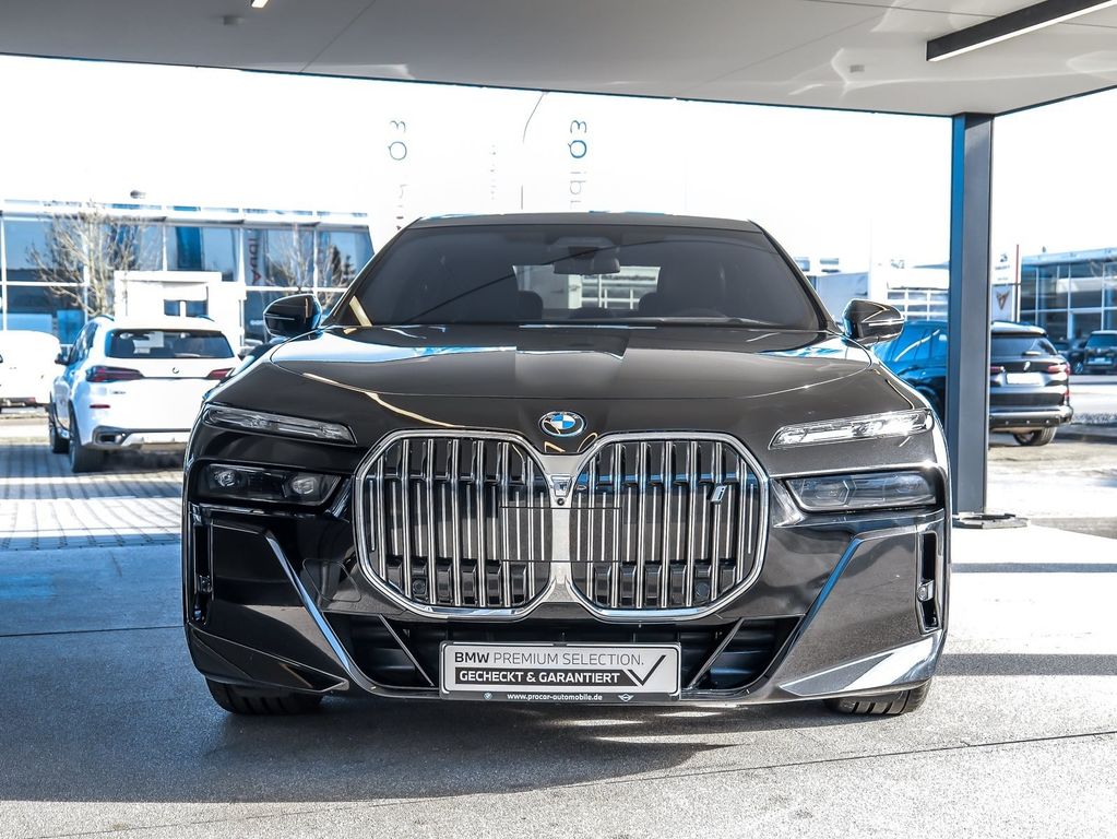 BMW i7 2024