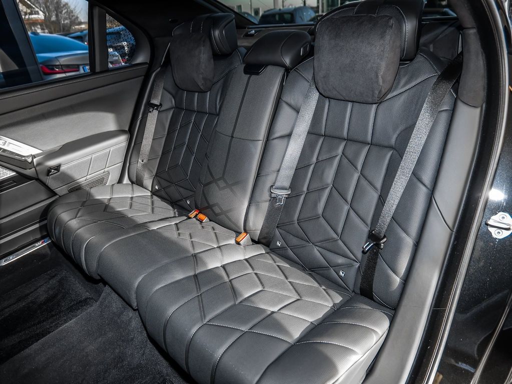 BMW i7 2024