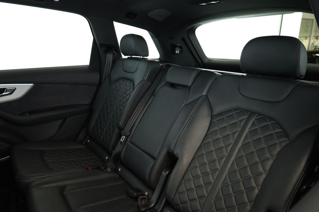 Audi SQ7 2025