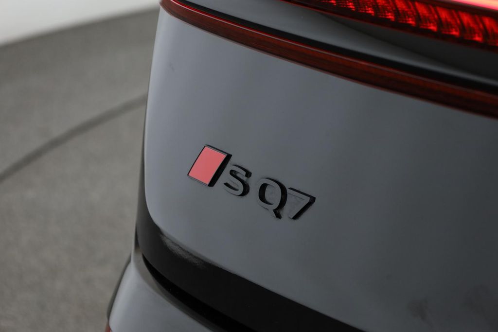 Audi SQ7 2025