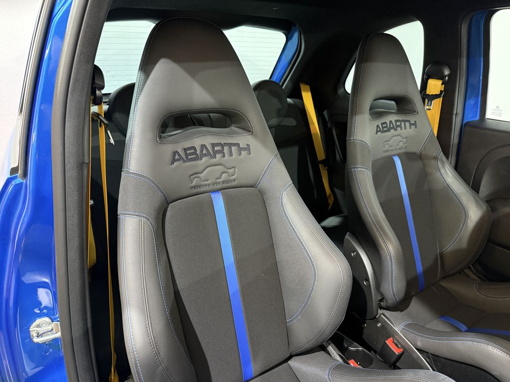 Abarth 695 2023