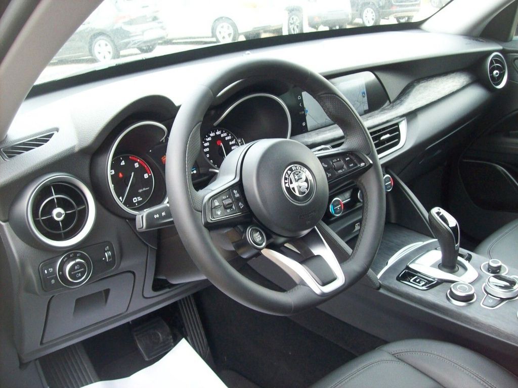 Alfa Romeo Stelvio 2021