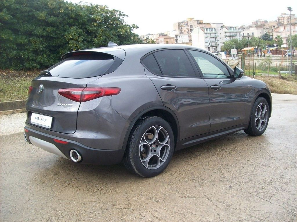 Alfa Romeo Stelvio 2021