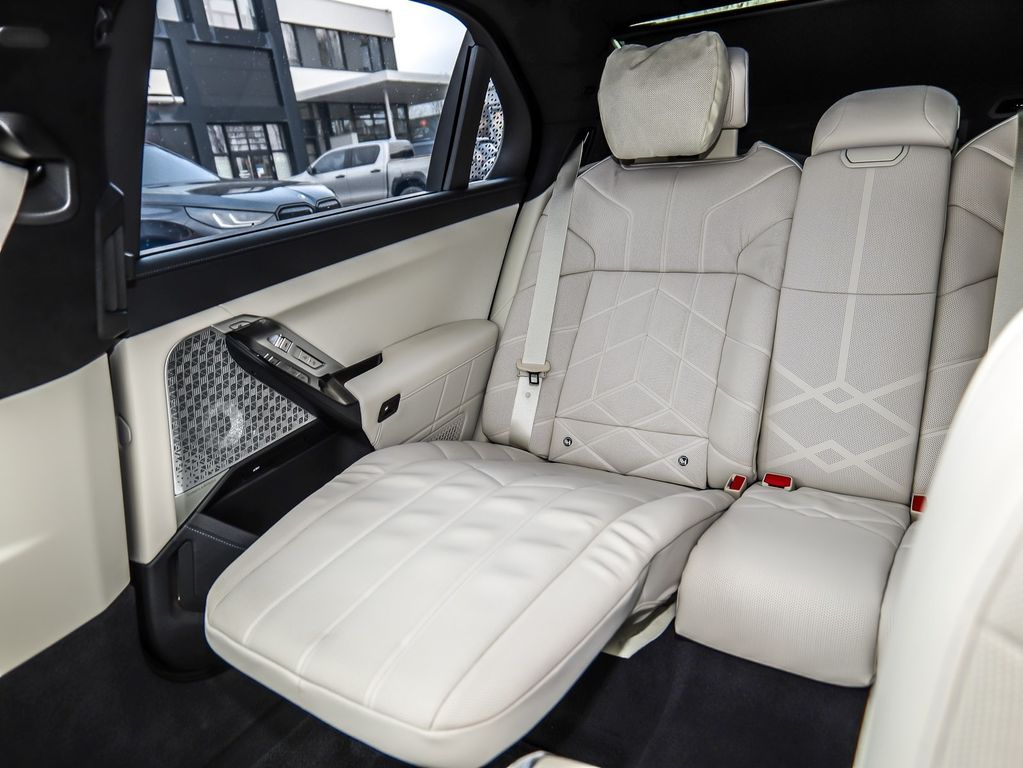 BMW i7 2024
