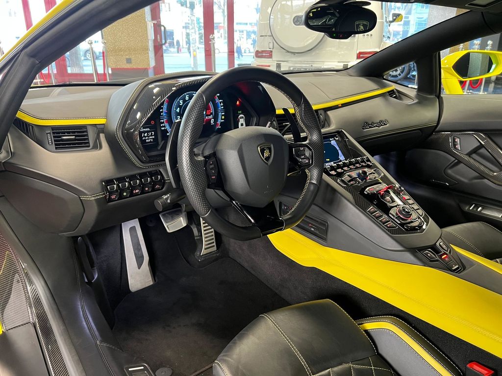 Lamborghini Aventador 2019