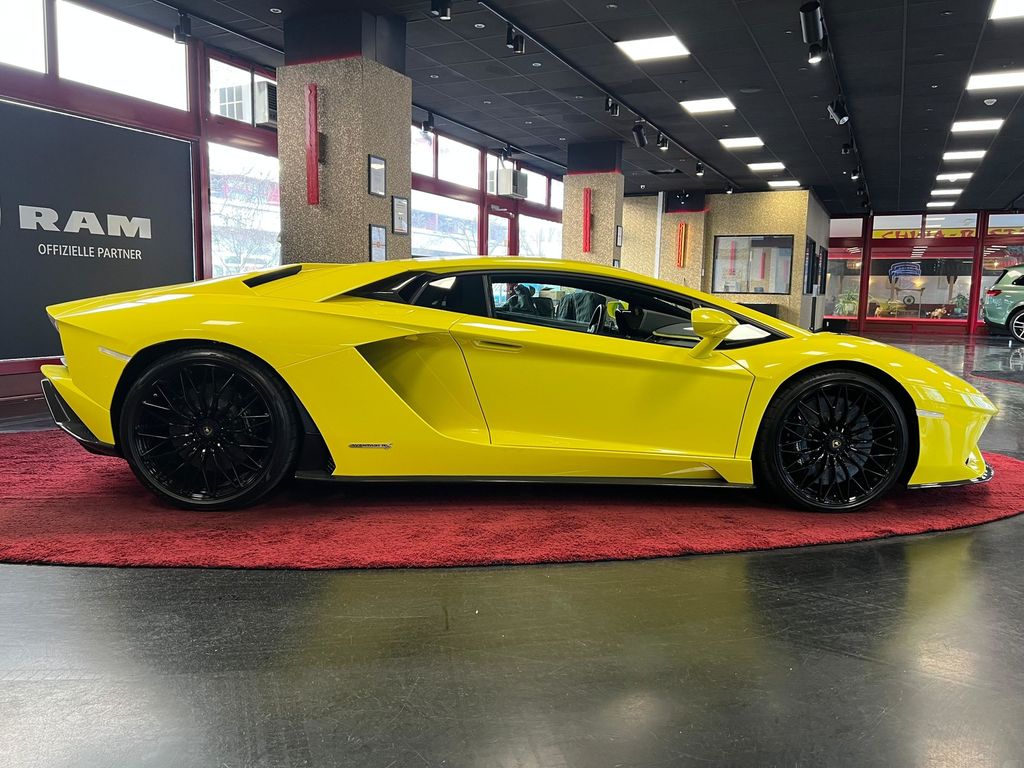 Lamborghini Aventador 2019