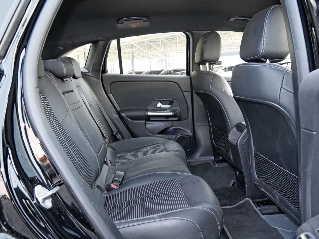 Mercedes-Benz EQA 2021