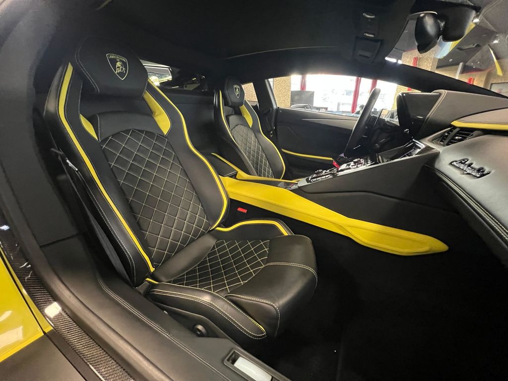 Lamborghini Aventador 2019