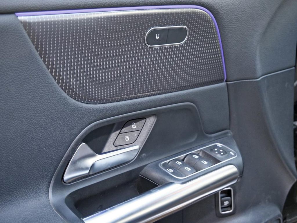 Mercedes-Benz EQA 2021