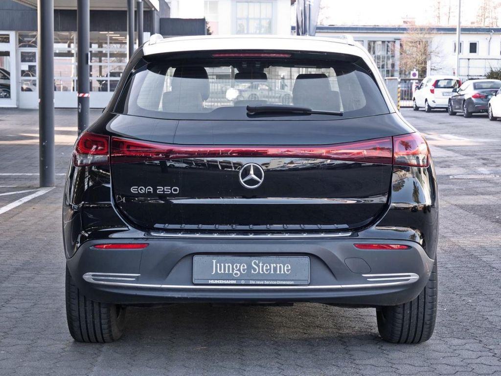 Mercedes-Benz EQA 2021