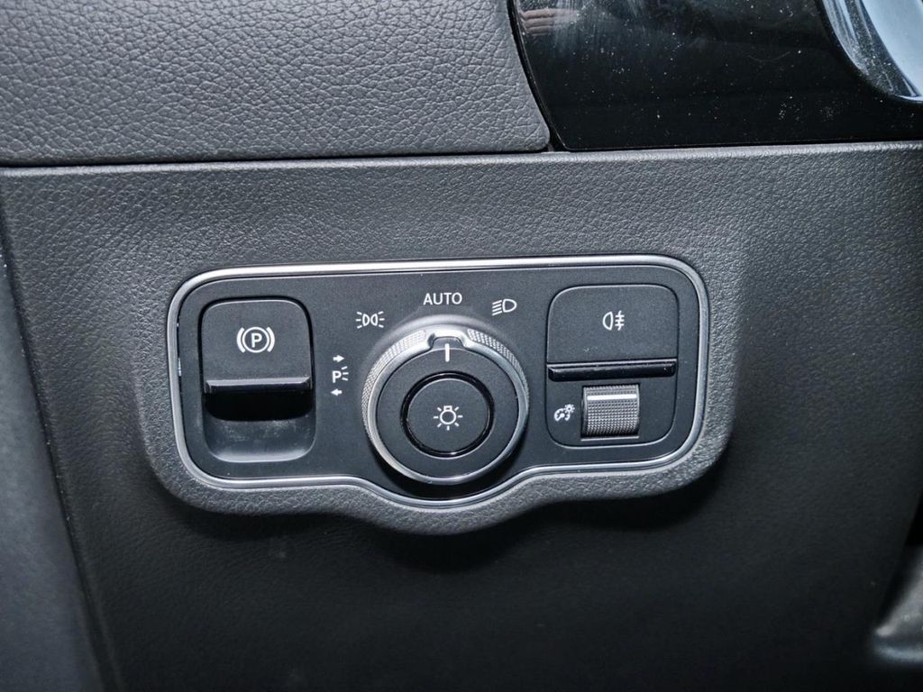 Mercedes-Benz EQA 2021