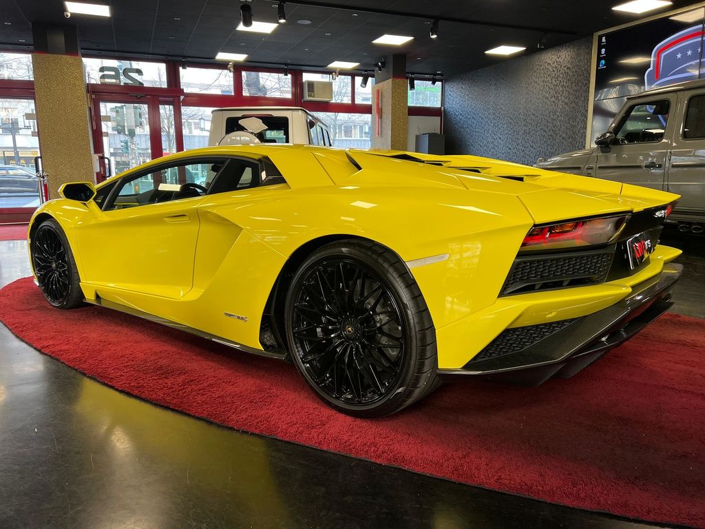 Lamborghini Aventador 2019