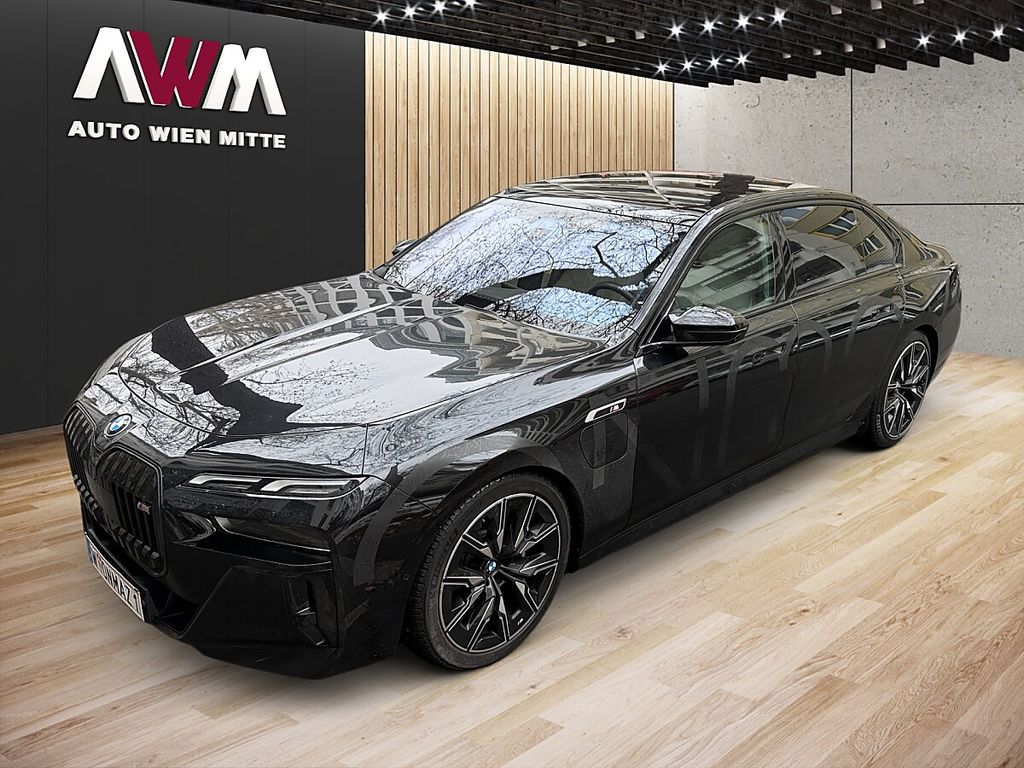 BMW M760 2024