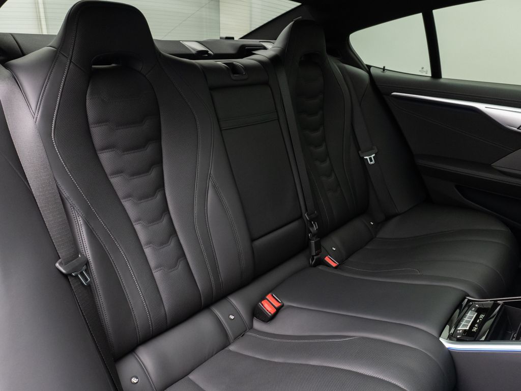 BMW M850 2022