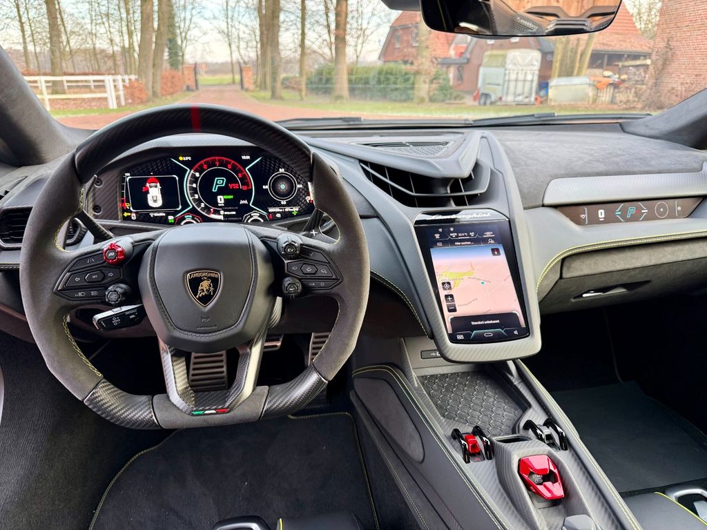 Lamborghini Revuelto 2025